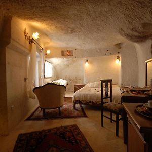 Deluxe Cave Suite